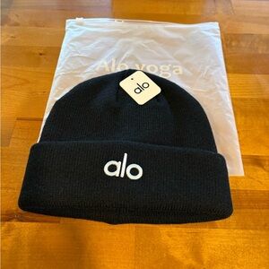 NWT ALO Yoga Dark Knit Hat